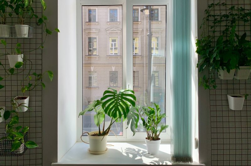 Fensterbank Deko skandinavisch: Die besten Ideen für hyggeligen Wohnstil